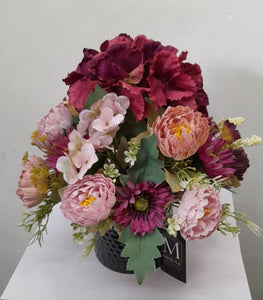 Artificial Floral Arrangement (h:29cm w:29cm)