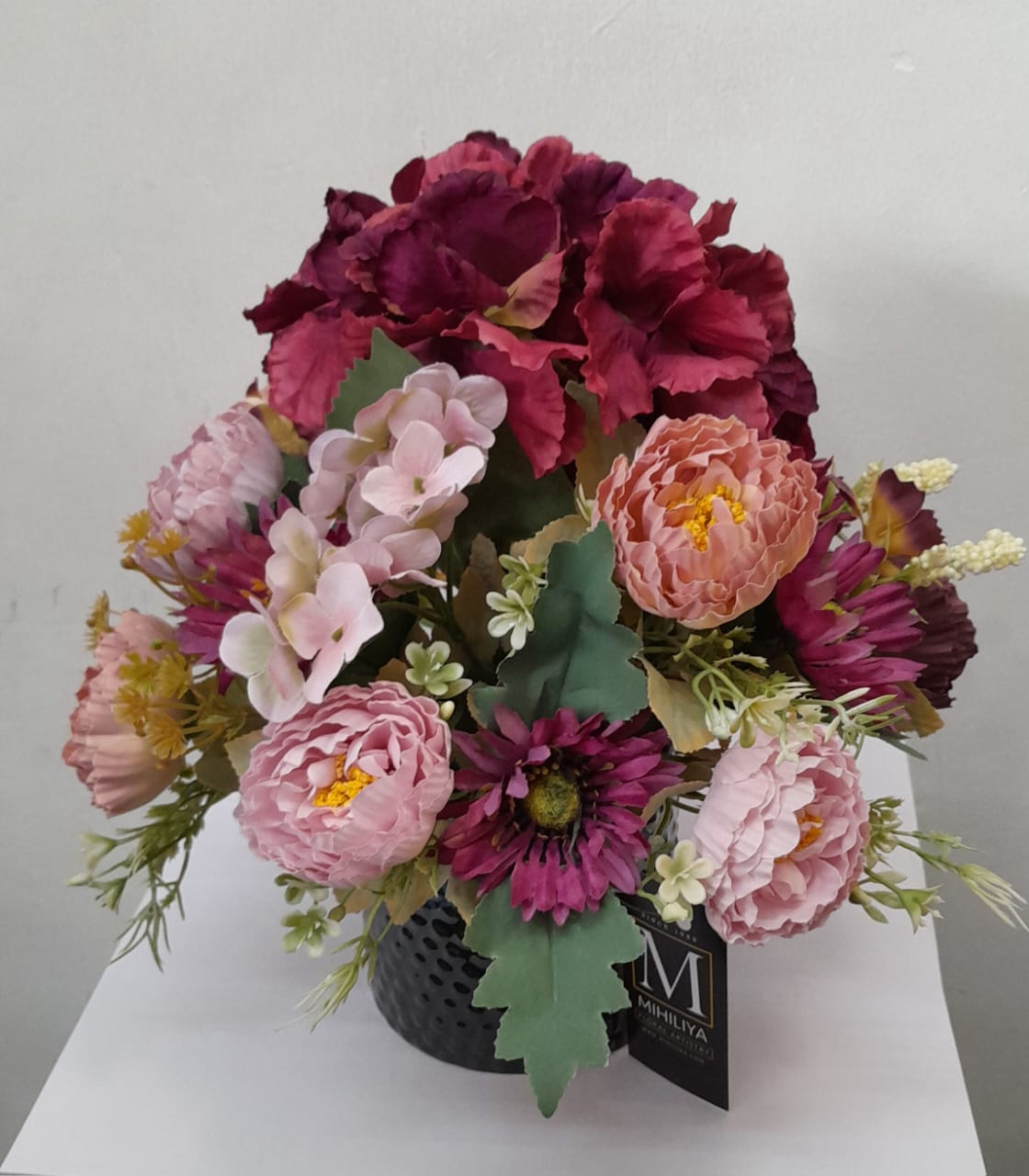 Artificial Floral Arrangement (h:29cm w:29cm)