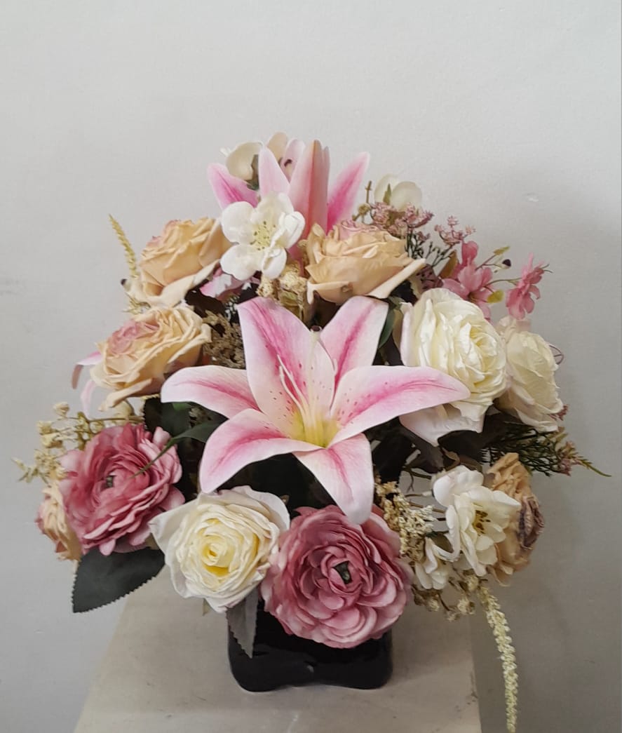 Artificial Floral Arrangement (h:40cm w:40cm)