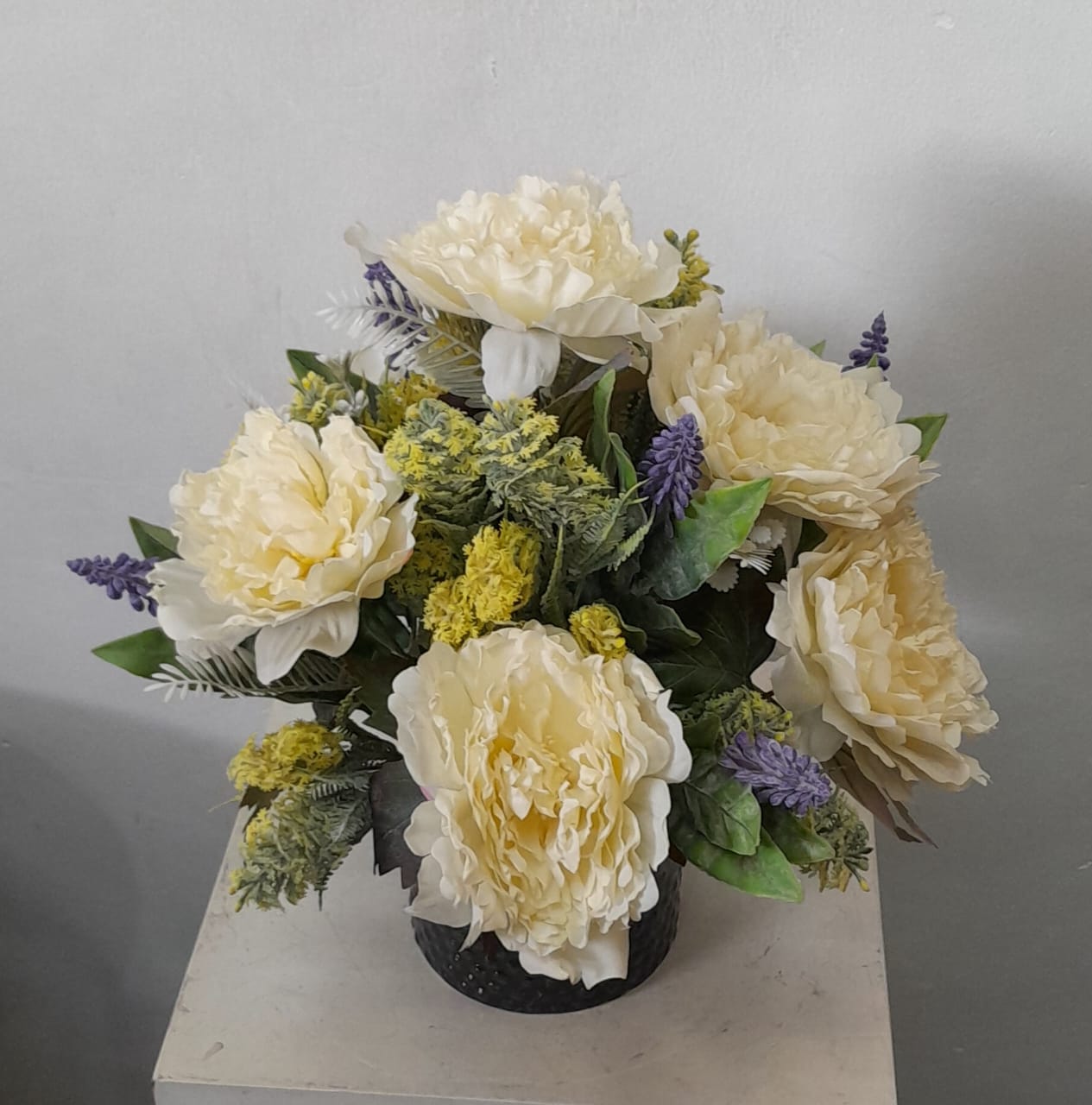 Artificial Floral Arrangement (h:33cm w:33cm)