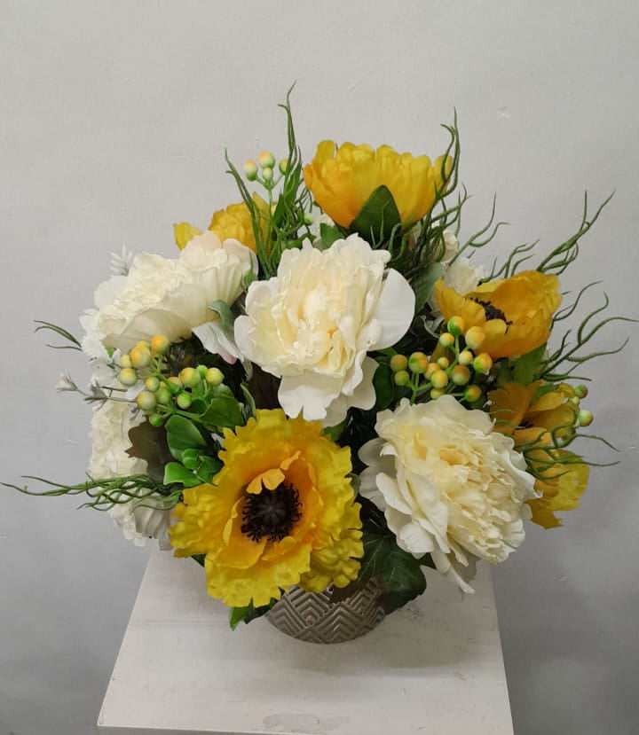 Artificial Floral Arrangement (h:37cm w:35cm)