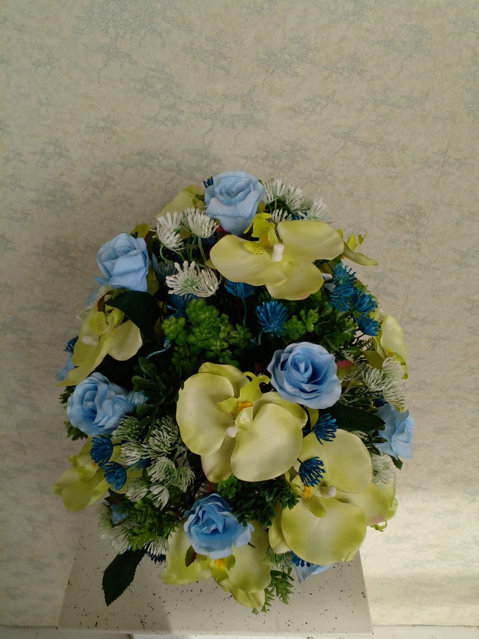 Artificial Floral Arrangement (h:40cm w:30cm)