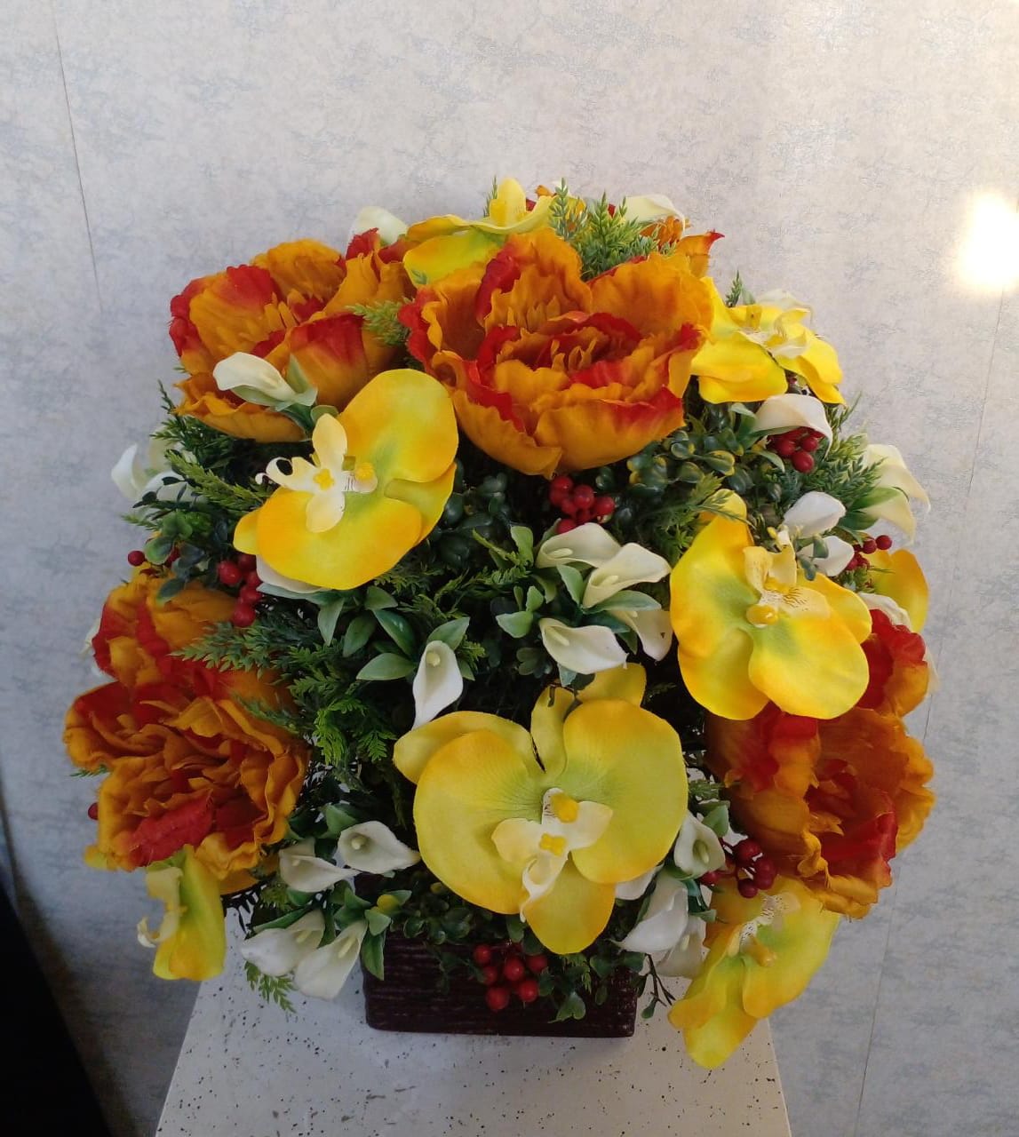 Artificial Floral Arrangement (h:40cm w:40cm)