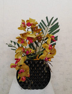 Artificial Floral Arrangement (h:50cm w:35cm)