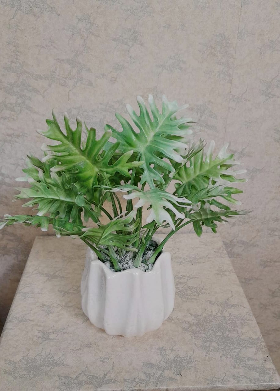 Artificial Floral Arrangement (h:25cm w:20cm)