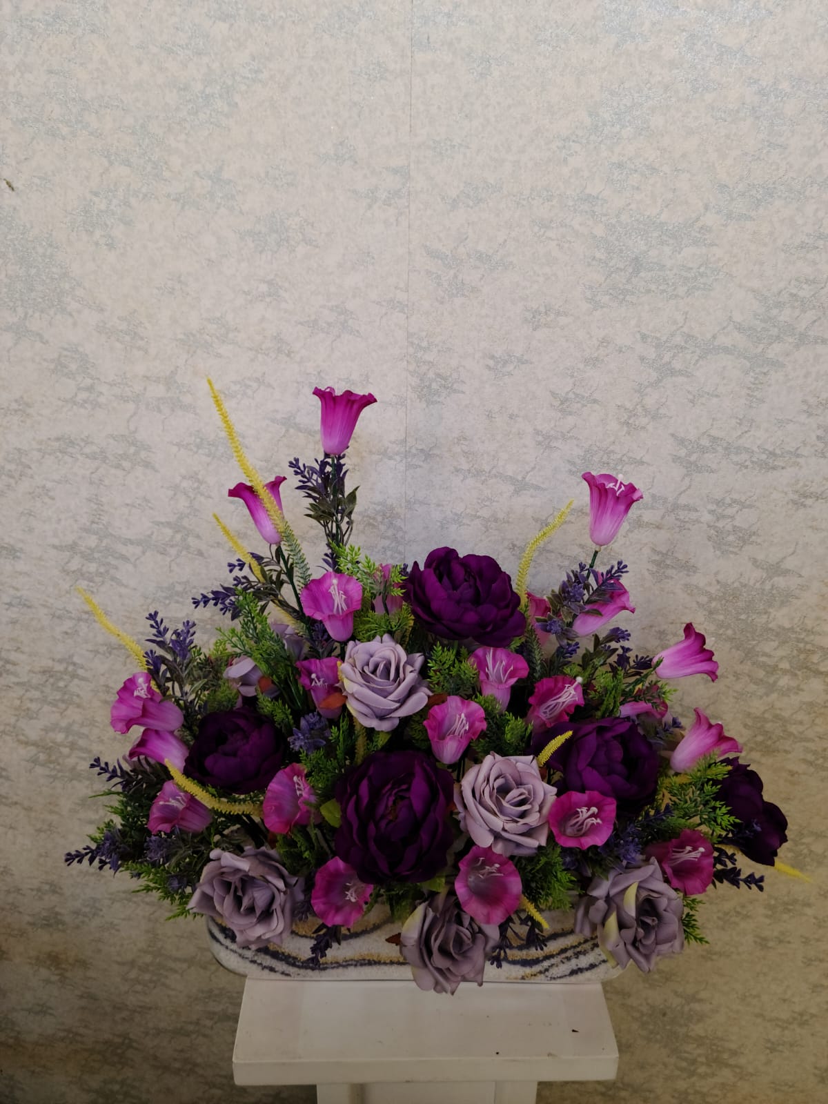 Artificial Floral Arrangement (h:40cm w:60cm)