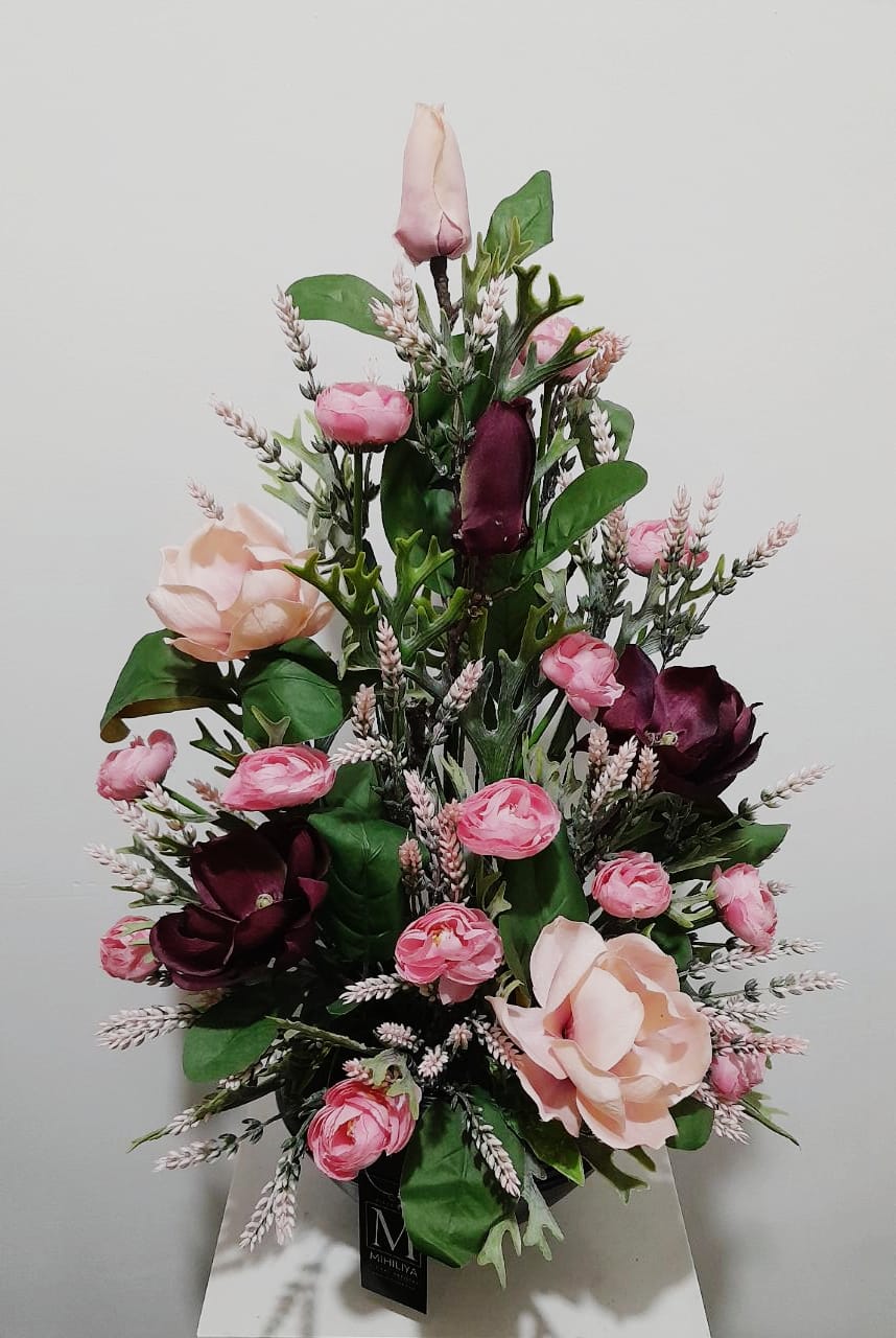 Artificial Floral Arrangement (h:23cm w:36cm)