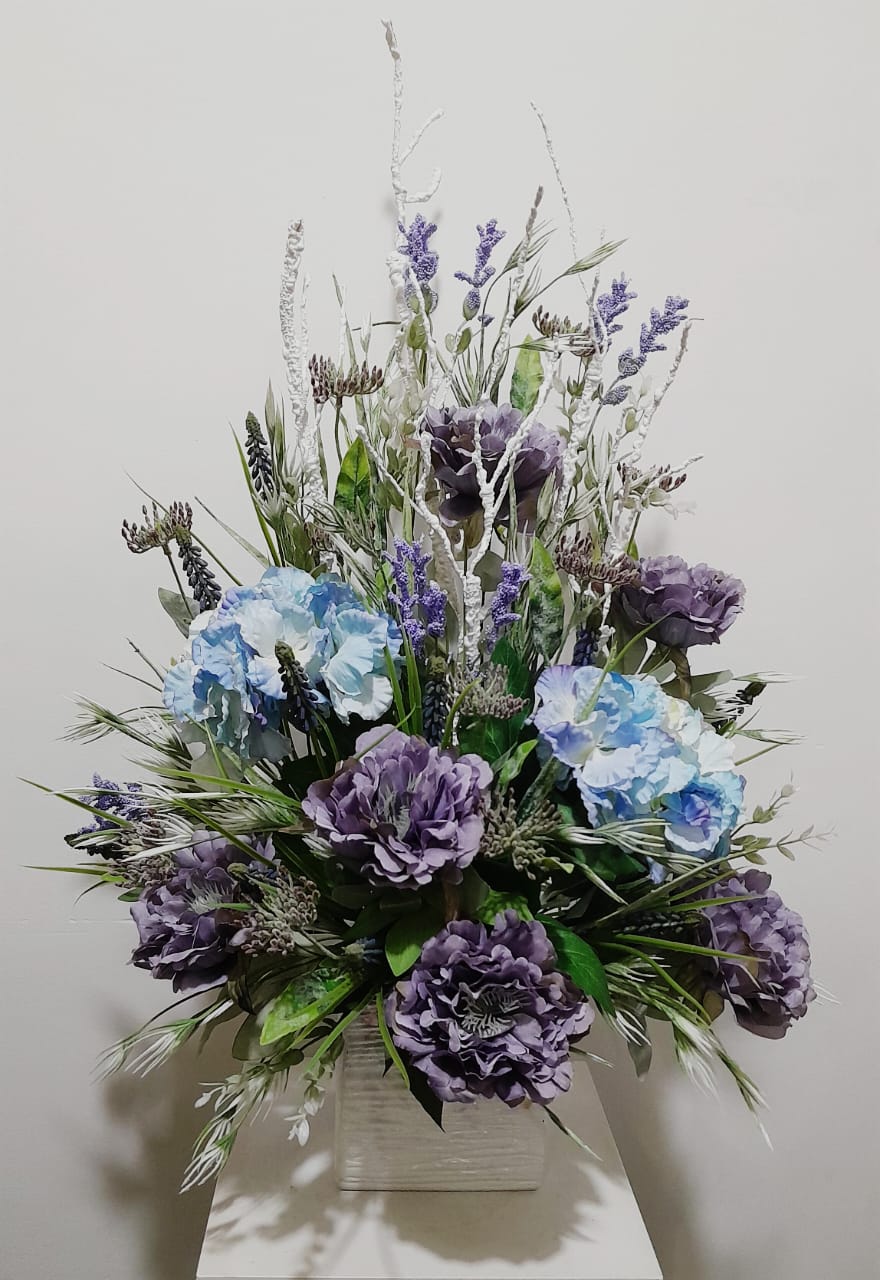 Artificial Floral Arrangement (h:75cm w:40cm)