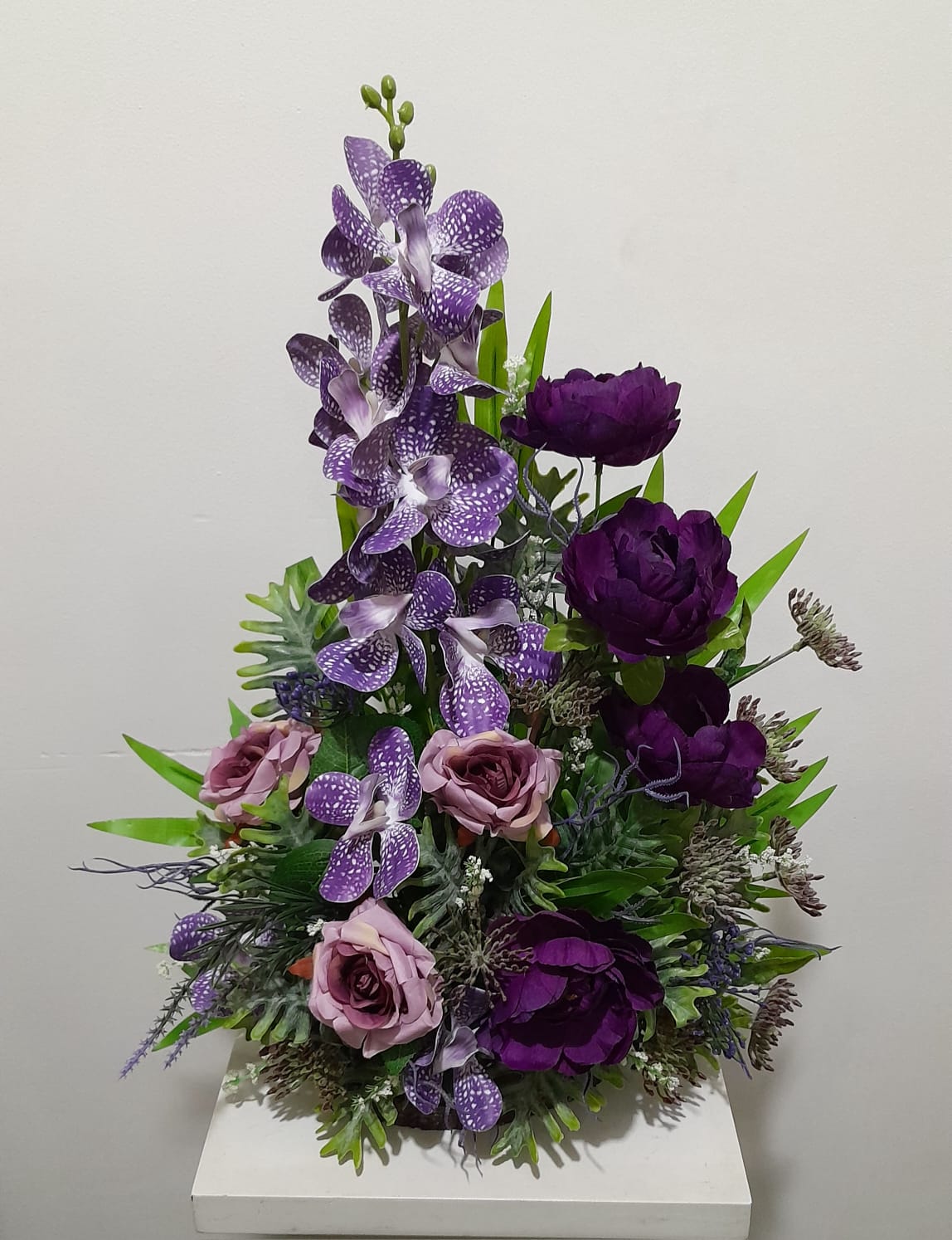 Artificial Floral Arrangement (h:50cm w:36cm)