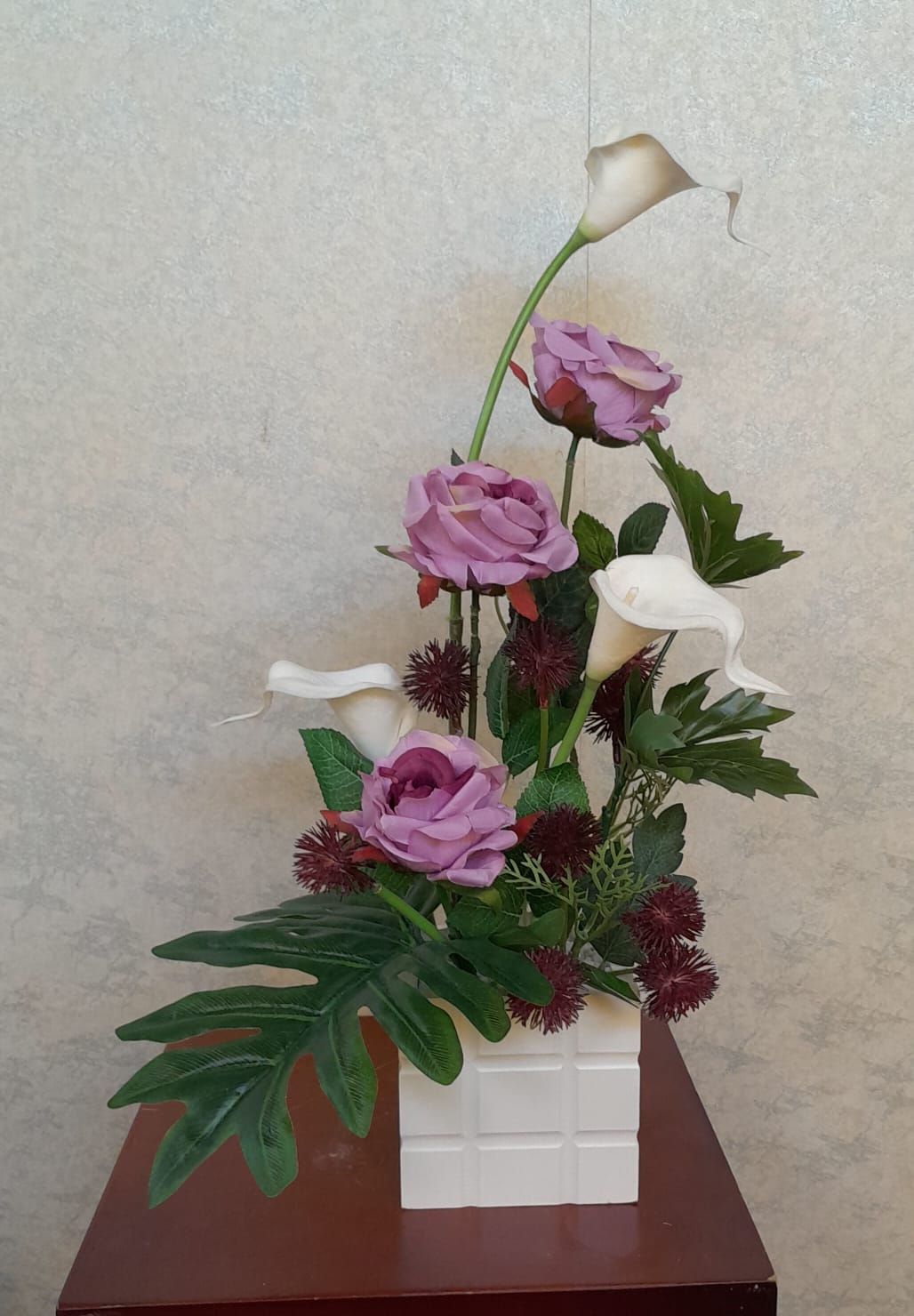 Artificial Floral Arrangement (h:47cm w:28cm)