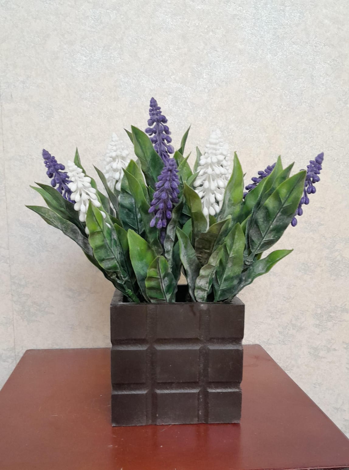 Artificial Floral Arrangement (h:28cm w:17cm)