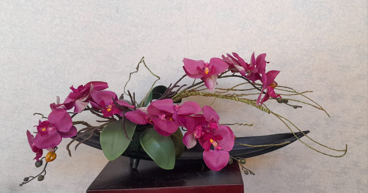 Artificial Floral Arrangement (h:28cm w:67cm)