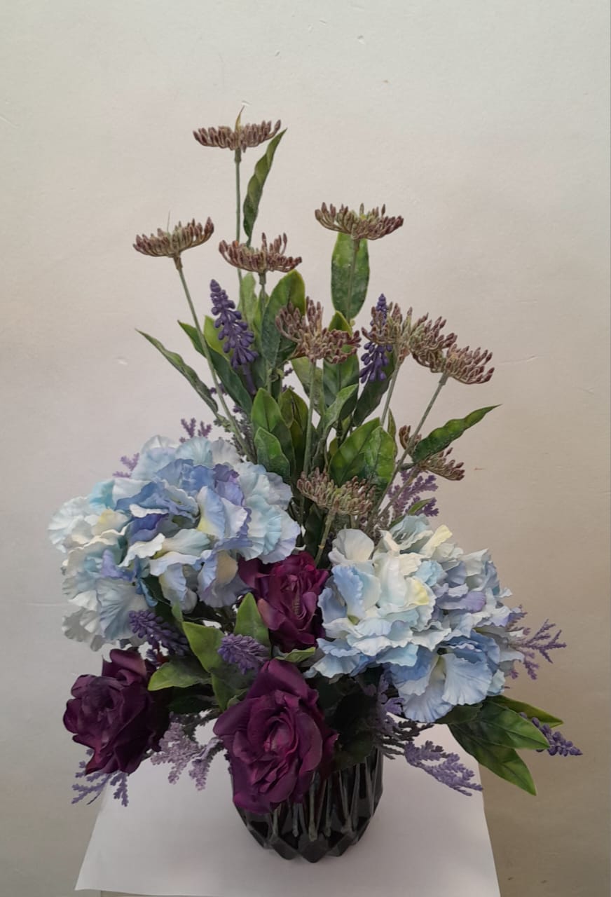 Artificial Floral Arrangement (h:52cm w:32cm)