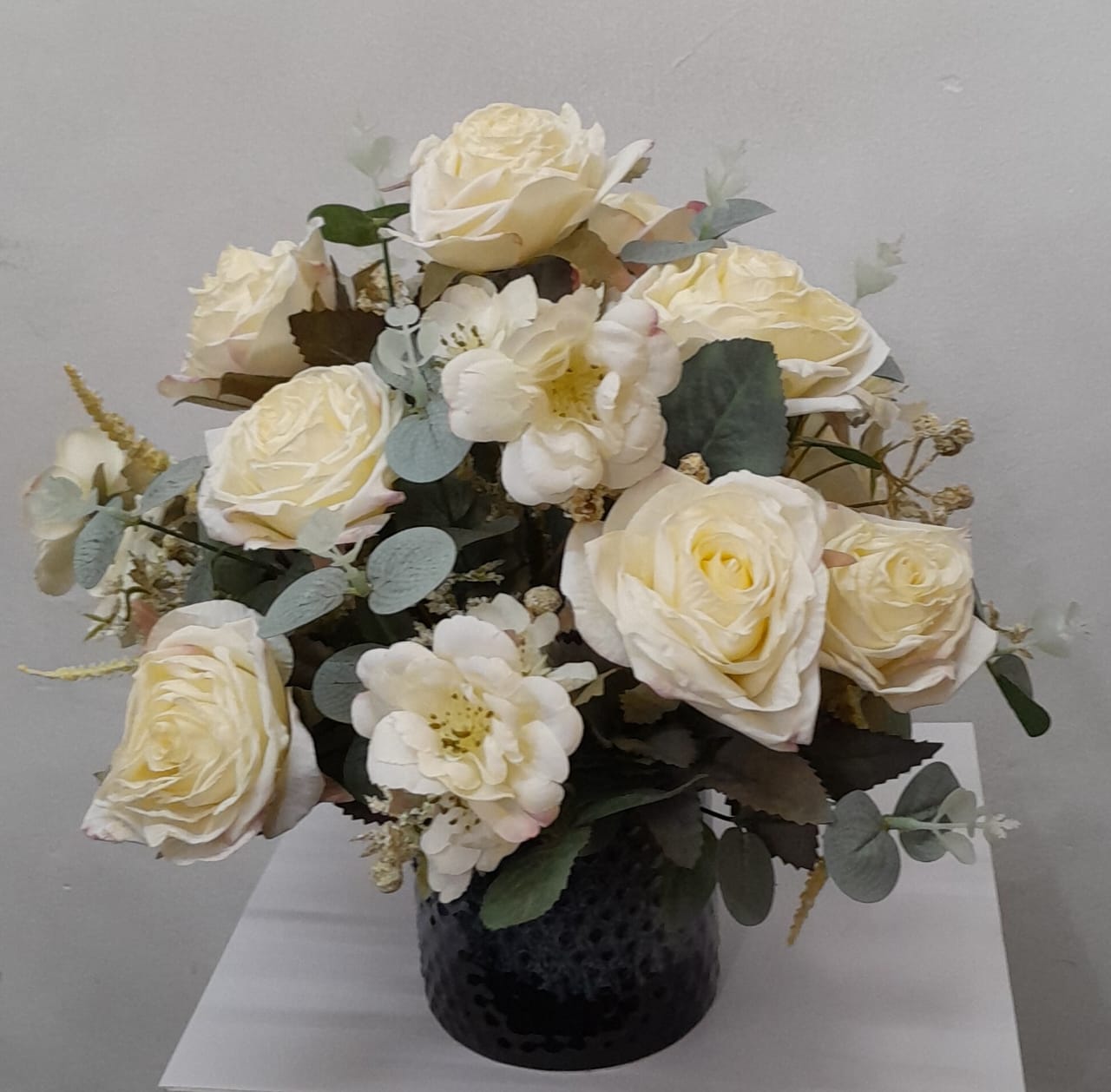 Artificial Floral Arrangement (h:33cm w:33cm)