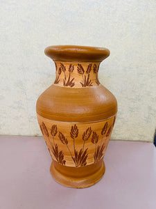 Clay design flower vase (H:36cm W:16cm)