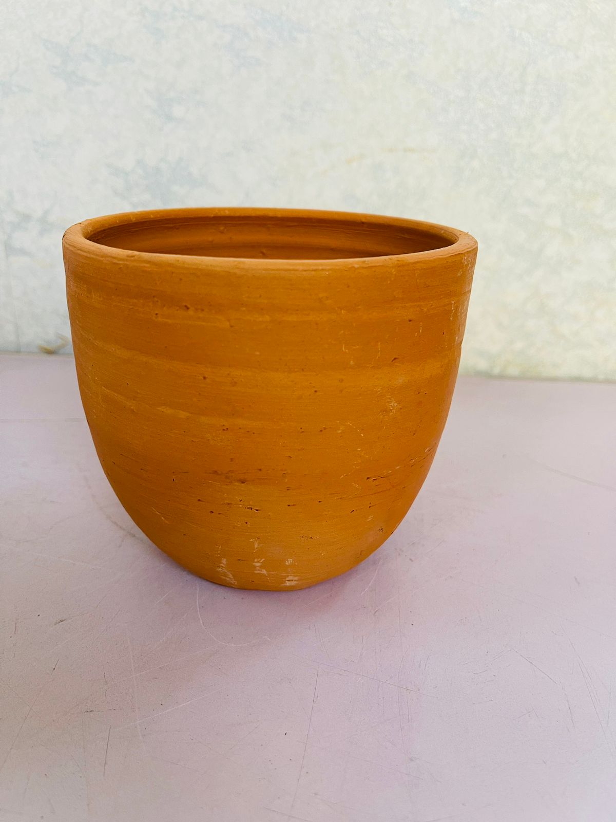 Clay oval vase (H:13cm W:13cm)
