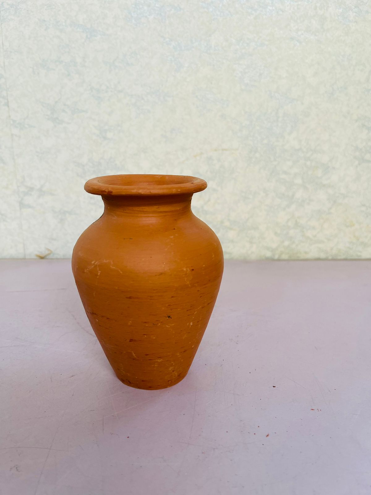 Clay mini flower vase (H:16cm W:8cm)