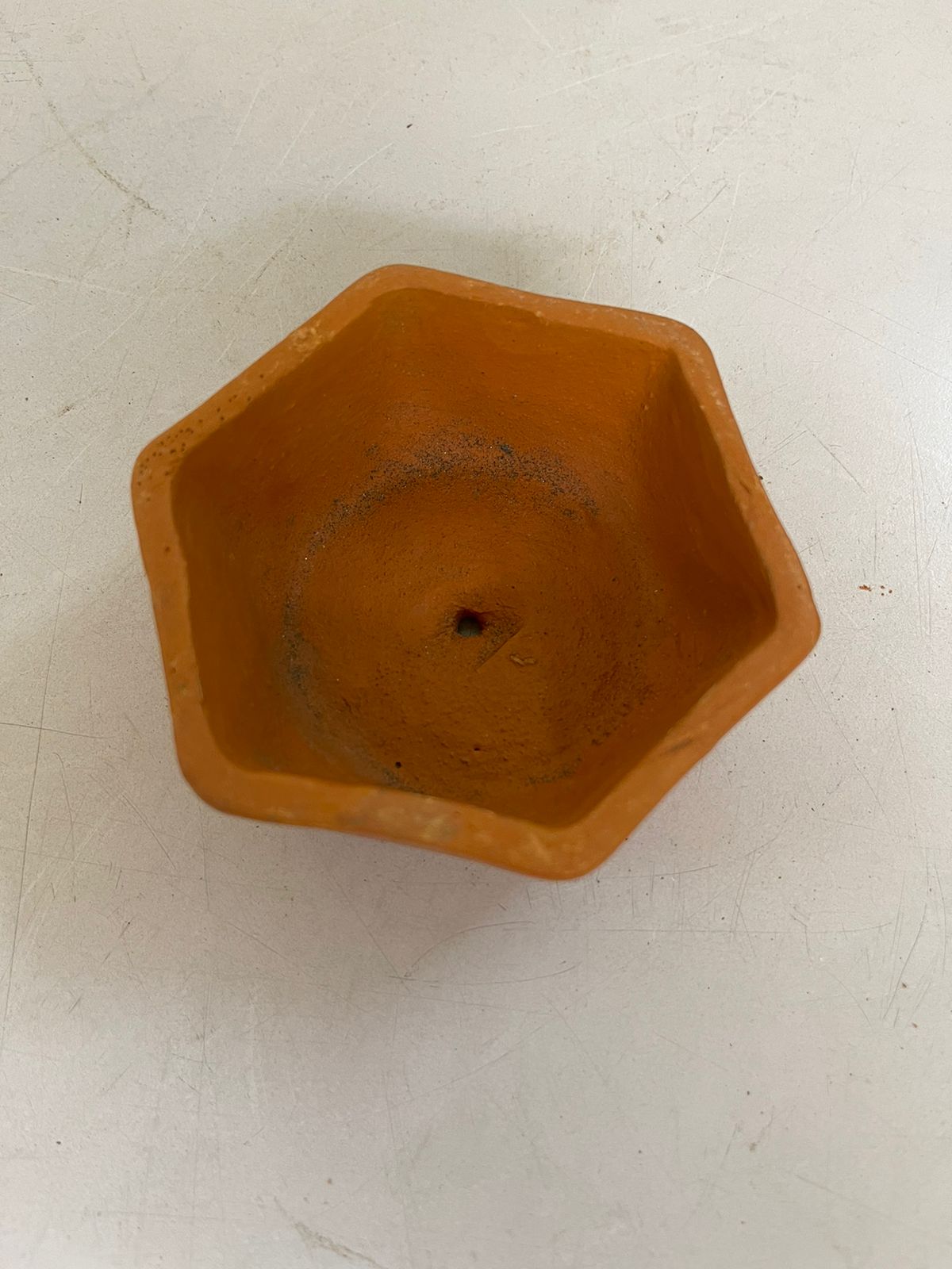 Clay pentagon vase (H:4cm W:3cm)