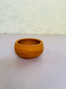 Clay cup vase (H:5cm W:3cm)