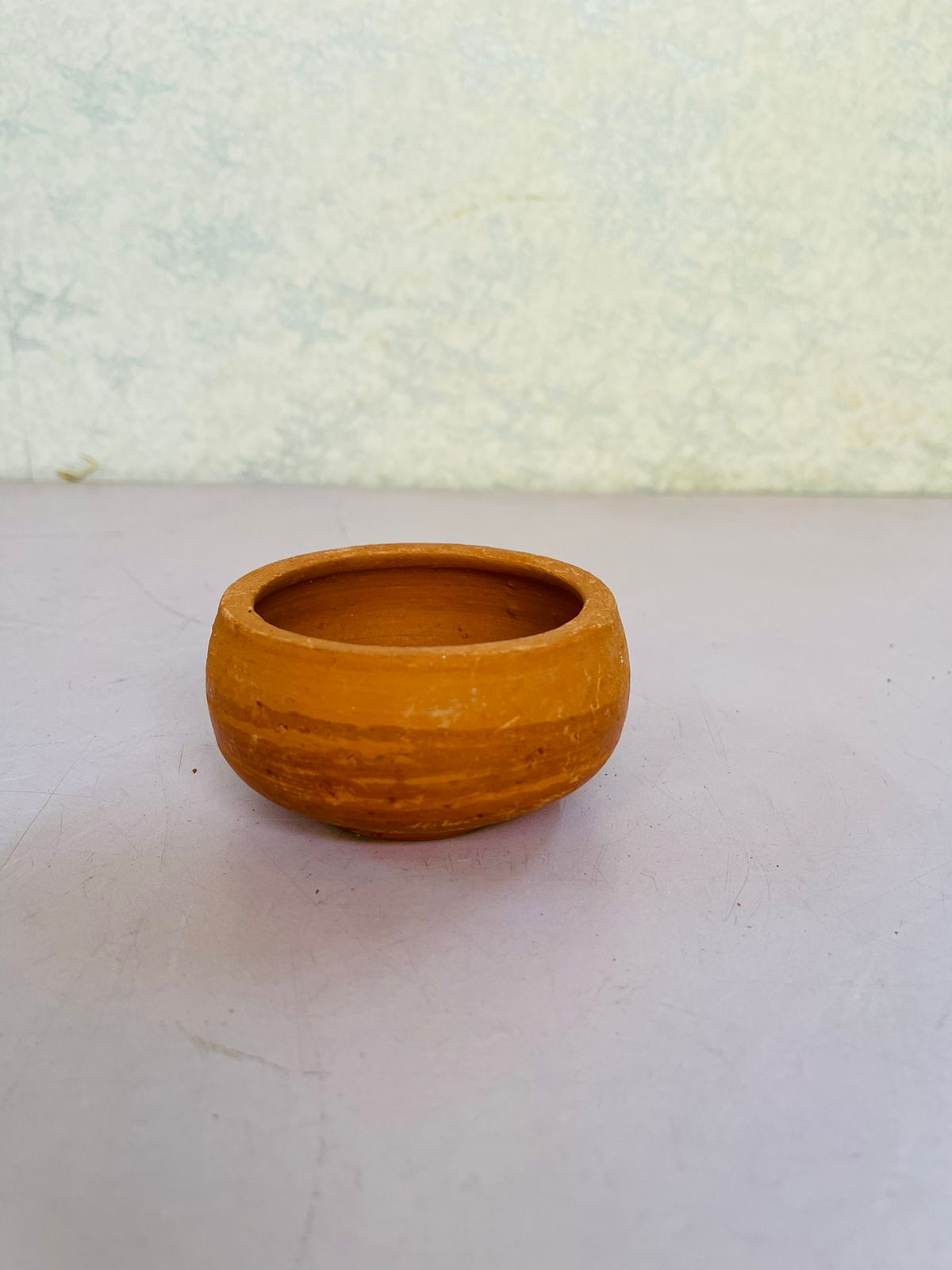 Clay cup vase (H:5cm W:3cm)