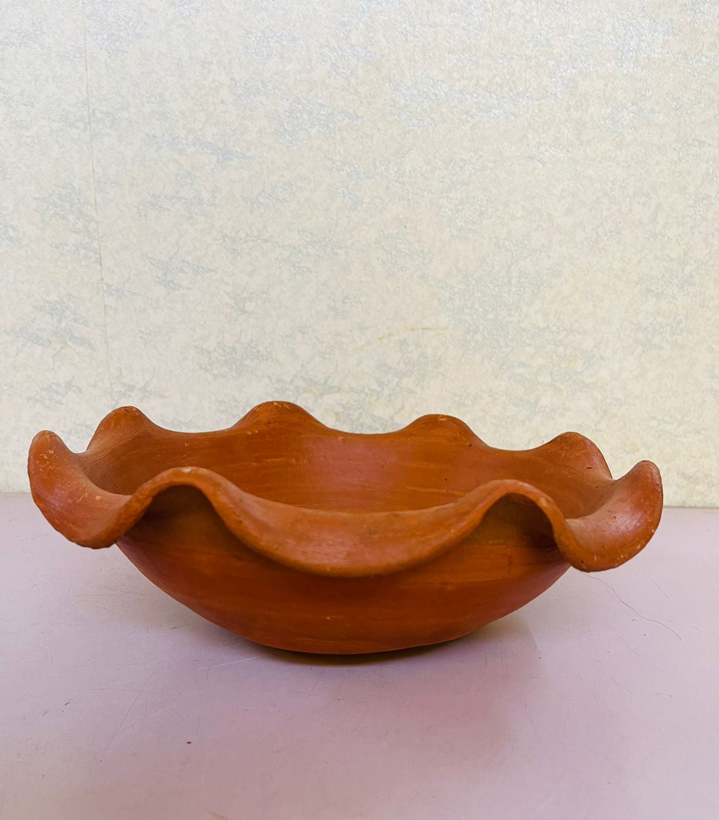 Clay wave vase (H:9cm W:28cm)