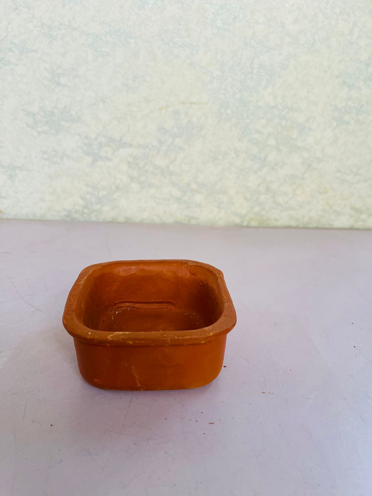 Clay mini square vase (H:4cm W:9cm)