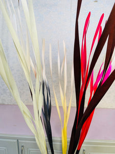 Coloured curly dry leaf bunch (H:61cm W:21cm)
