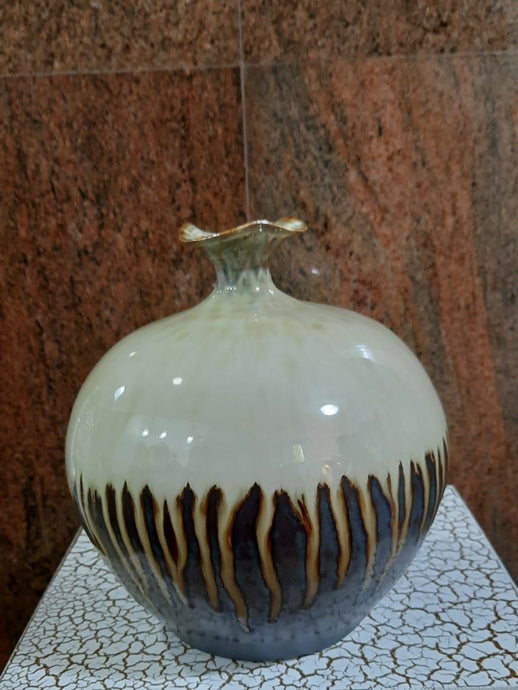 25cm Glazed Porcelain Vase (Authentic) - Green Gardens Mihiliya (Pvt) Ltd