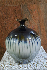 25cm Glazed Porcelain Vase (Authentic) - Green Gardens Mihiliya (Pvt) Ltd