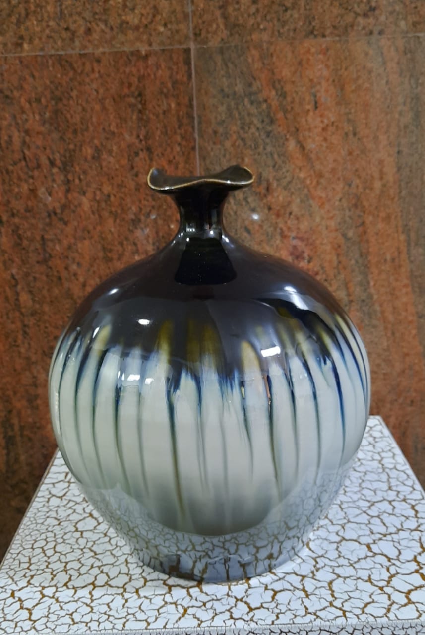 25cm Glazed Porcelain Vase (Authentic) - Green Gardens Mihiliya (Pvt) Ltd