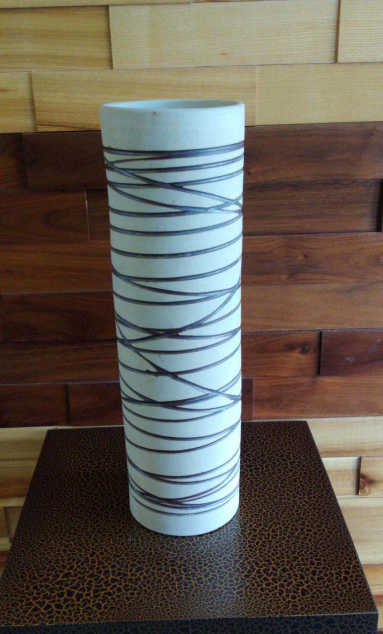 35cm Porcelain Vase (Authentic) - Green Gardens Mihiliya (Pvt) Ltd