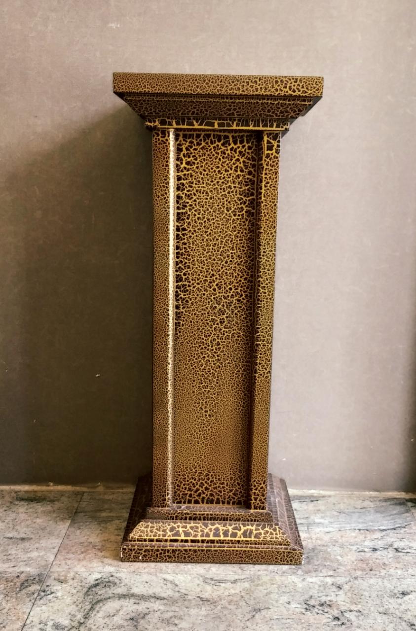 2.3ft Wooden Pillar (Crackle Black/Gold) - Green Gardens Mihiliya (Pvt) Ltd