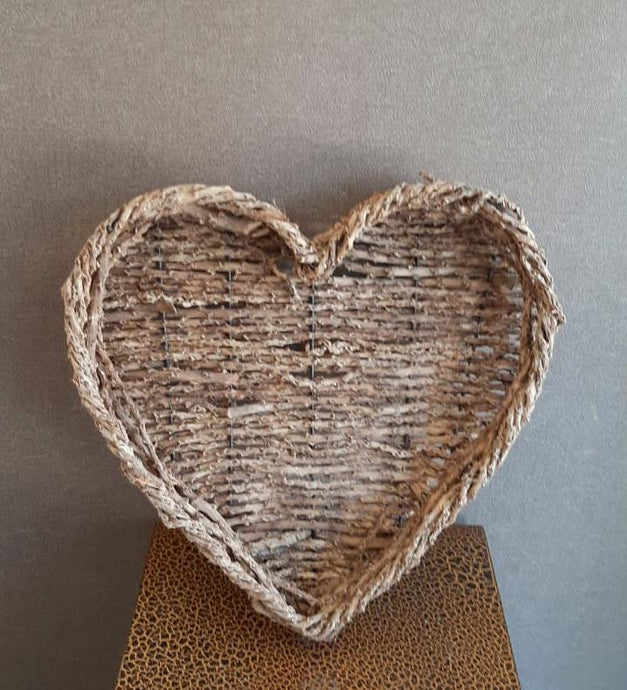 30cm Kithul Heart Shape base - Green Gardens Mihiliya (Pvt) Ltd