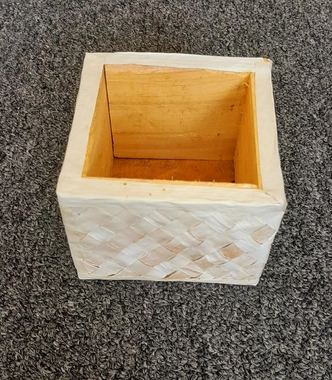Woven Kithul Square Base  (h:9cm w:10cm)