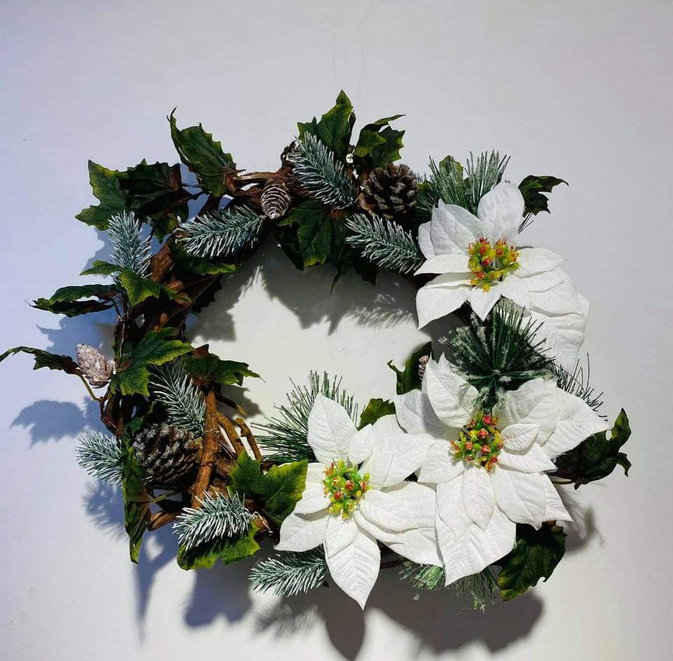 Artificial X'mas Arrangement (h:40cm w:37cm)