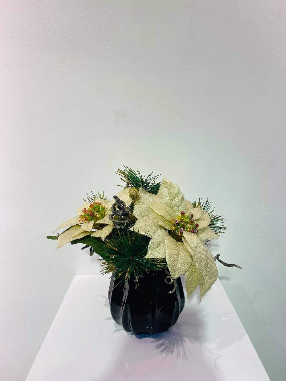 Artificial X'mas Arrangement (h:22cm w:26cm)