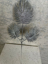 Load image into Gallery viewer, 39cm Glitter leaf
