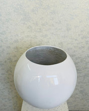 Load image into Gallery viewer, Fibre Planter Round Base (H:14&quot; W:9&quot;)
