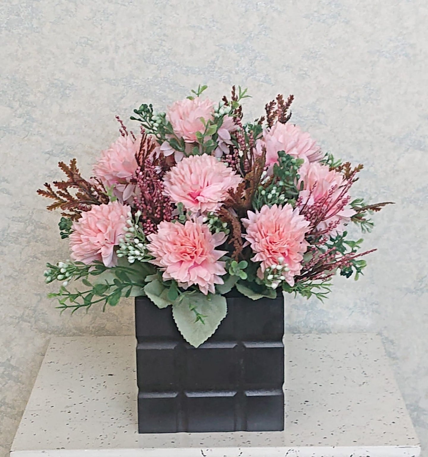 Artificial Floral Arrangement (h:29cm w:32cm)