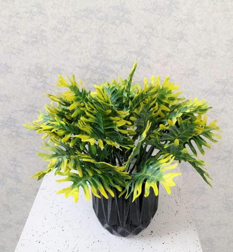 Artificial Floral Arrangement (h:35cm w:30cm)