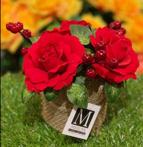 Red Roses & Red Berries 18CM - Green Gardens Mihiliya (Pvt) Ltd
