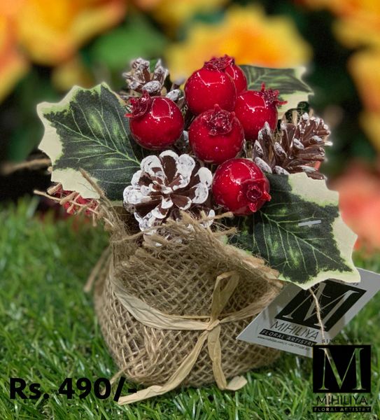 Mini Pine Cone & Berries 12CM - Green Gardens Mihiliya (Pvt) Ltd